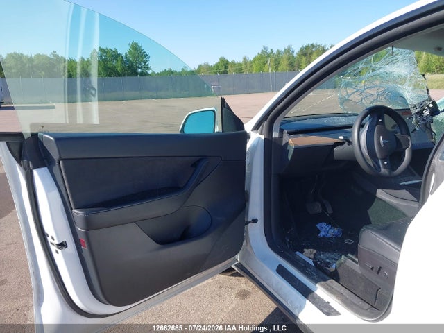 12662665 :رقم المزاد ، 5YJYGDEE8MF278646 vin ، 2021 Tesla Model Y Long Range مزاد بيع