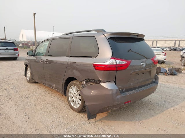 Toyota SIENNA LE 2017 5TDJZ3DC8HS188386 Image 3