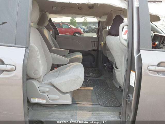 Toyota SIENNA LE 2017 5TDJZ3DC8HS188386 Image 8