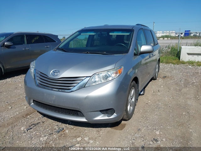 Toyota SIENNA LE 2015 5TDKK3DC7FS531534 Image 2