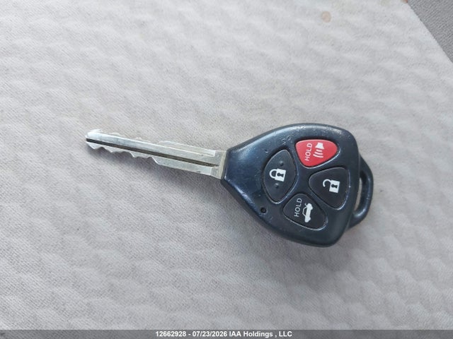 12662928 :رقم المزاد ، 4T1BF3EK3AU560054 vin ، 2010 Toyota Camry Le مزاد بيع