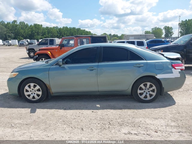 12662928 :رقم المزاد ، 4T1BF3EK3AU560054 vin ، 2010 Toyota Camry Le مزاد بيع