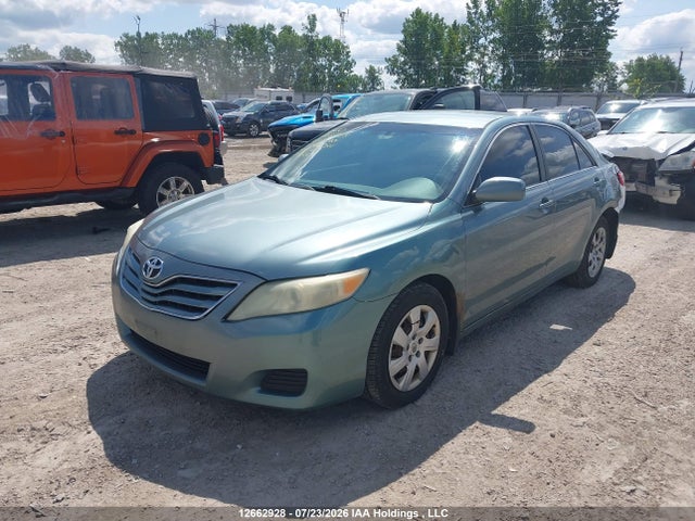 12662928 :رقم المزاد ، 4T1BF3EK3AU560054 vin ، 2010 Toyota Camry Le مزاد بيع