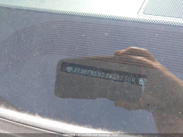 2T3RFREV2JW792308 Toyota Rav4 Xle