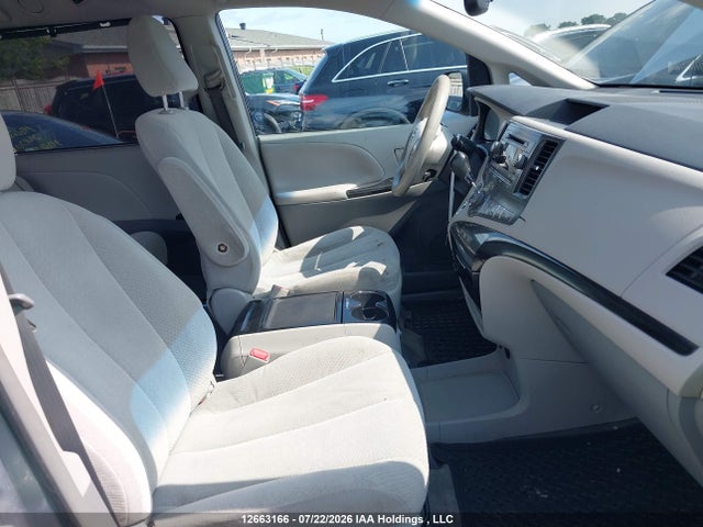 Продаж на аукціоні авто 2014 Toyota Sienna, vin: 5TDKK3DC3ES415293, номер лоту: 12663166
