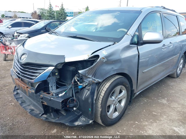 Продаж на аукціоні авто 2014 Toyota Sienna, vin: 5TDKK3DC3ES415293, номер лоту: 12663166