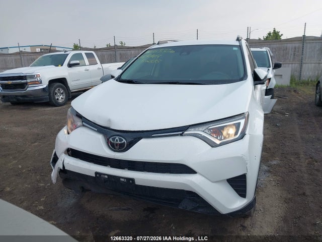2018 Toyota Rav4 Le მანქანა იყიდება აუქციონზე, vin: 2T3ZFREV6JW502135, აუქციონის ნომერი: 12663320