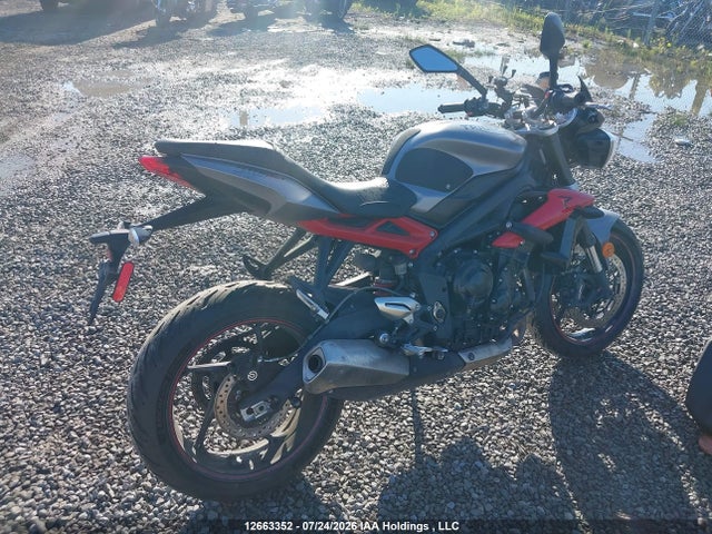 12663352 :رقم المزاد ، SMTL03NE6FT657431 vin ، 2015 Triumph Motorcycle Street Triple R مزاد بيع