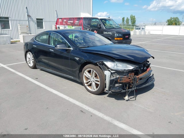 2013 Tesla Model S მანქანა იყიდება აუქციონზე, vin: 5YJSA1DG0DFP10686, აუქციონის ნომერი: 12663494