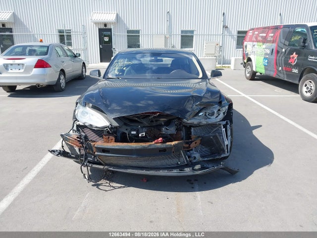 2013 Tesla Model S მანქანა იყიდება აუქციონზე, vin: 5YJSA1DG0DFP10686, აუქციონის ნომერი: 12663494