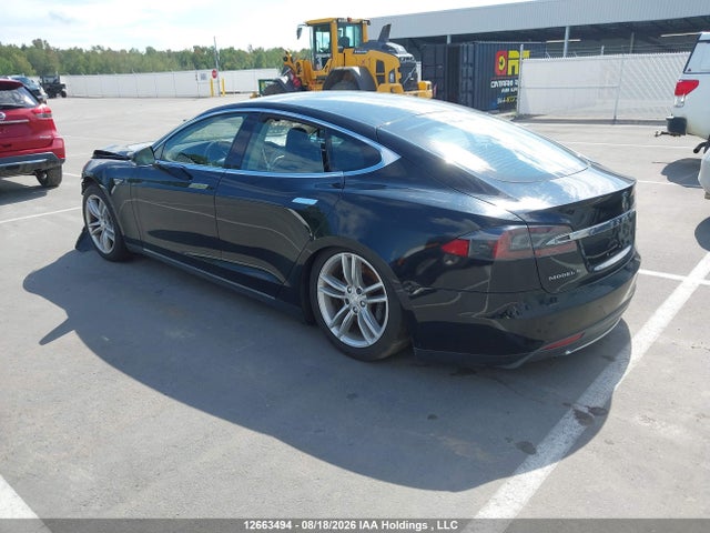 2013 Tesla Model S მანქანა იყიდება აუქციონზე, vin: 5YJSA1DG0DFP10686, აუქციონის ნომერი: 12663494