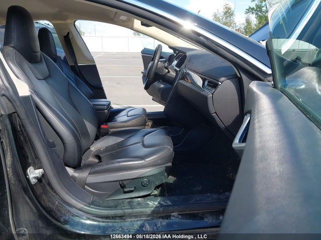 2013 Tesla Model S მანქანა იყიდება აუქციონზე, vin: 5YJSA1DG0DFP10686, აუქციონის ნომერი: 12663494