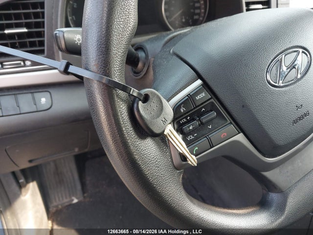 Продажа на аукционе авто 2018 Hyundai Elantra, vin: 5NPD74LFXJH232050, номер лота: 12663665