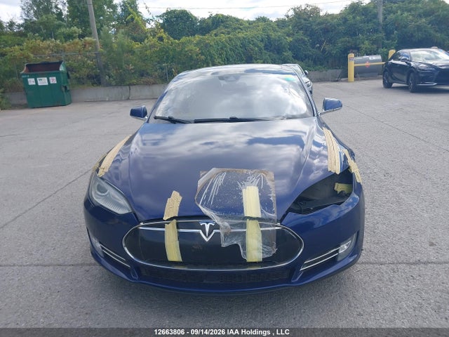 12663806 :رقم المزاد ، 5YJSA1V25FF100241 vin ، 2015 Tesla Model S 70d/85d/p85d مزاد بيع