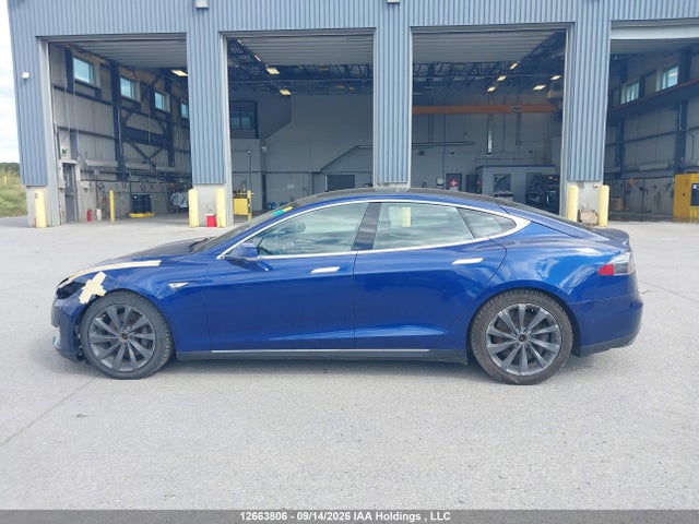 12663806 :رقم المزاد ، 5YJSA1V25FF100241 vin ، 2015 Tesla Model S 70d/85d/p85d مزاد بيع