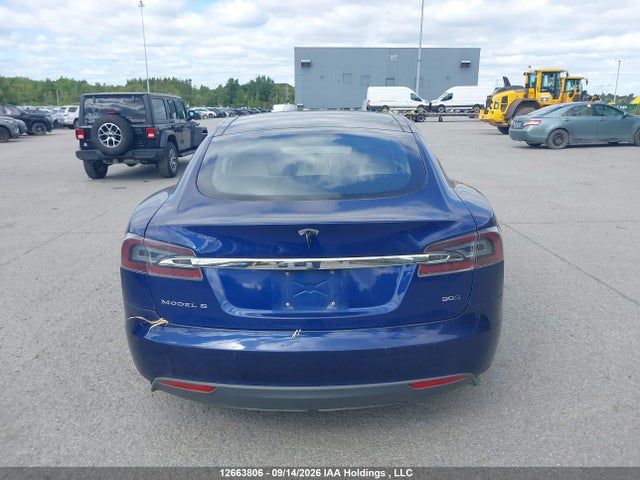 12663806 :رقم المزاد ، 5YJSA1V25FF100241 vin ، 2015 Tesla Model S 70d/85d/p85d مزاد بيع