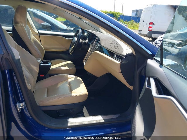 12663806 :رقم المزاد ، 5YJSA1V25FF100241 vin ، 2015 Tesla Model S 70d/85d/p85d مزاد بيع