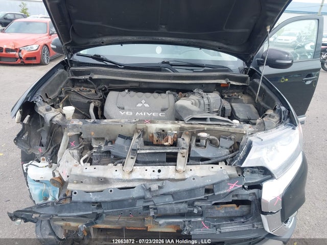 JA4JZ3AX2HZ612290 Mitsubishi Outlander Se