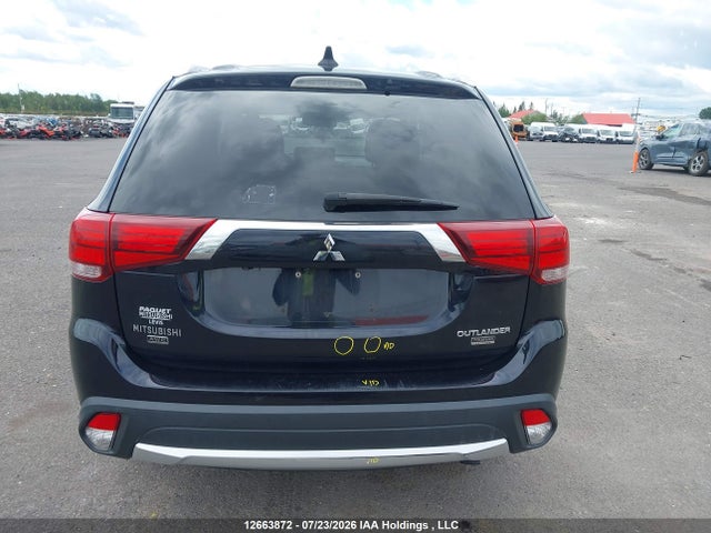 JA4JZ3AX2HZ612290 Mitsubishi Outlander Se