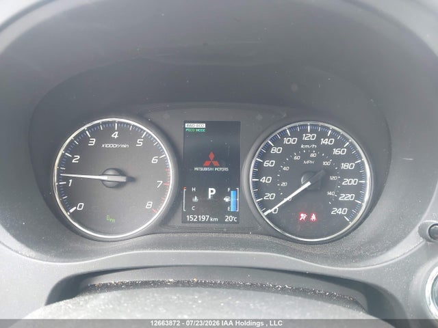 JA4JZ3AX2HZ612290 Mitsubishi Outlander Se