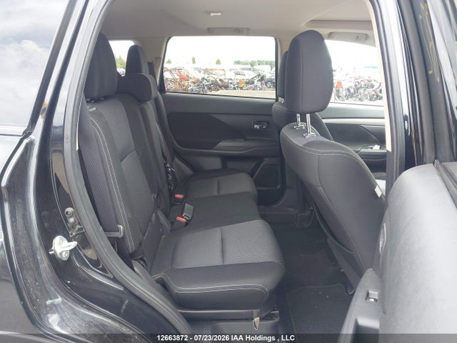 JA4JZ3AX2HZ612290 Mitsubishi Outlander Se