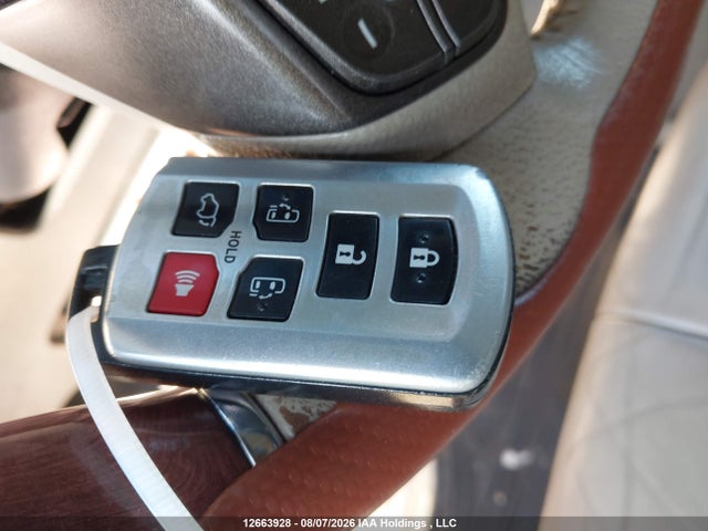 12663928 :رقم المزاد ، 5TDDK3DCXBS017776 vin ، 2011 Toyota Sienna Xle/limited مزاد بيع