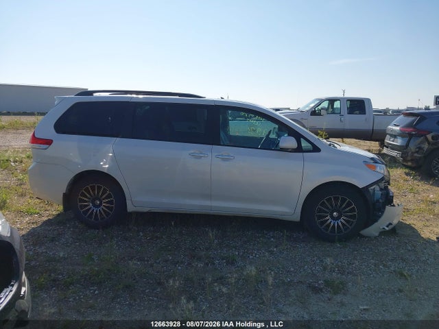 12663928 :رقم المزاد ، 5TDDK3DCXBS017776 vin ، 2011 Toyota Sienna Xle/limited مزاد بيع
