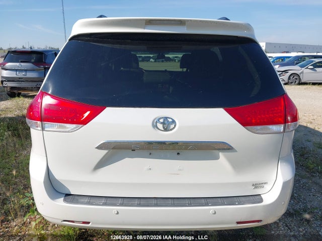 12663928 :رقم المزاد ، 5TDDK3DCXBS017776 vin ، 2011 Toyota Sienna Xle/limited مزاد بيع