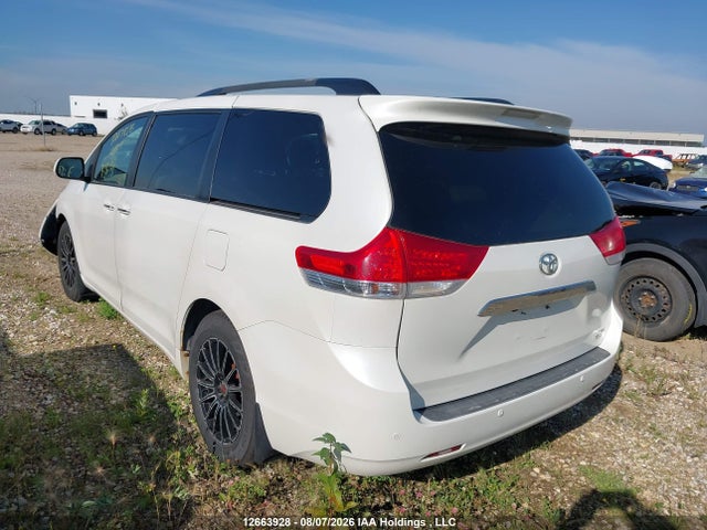 12663928 :رقم المزاد ، 5TDDK3DCXBS017776 vin ، 2011 Toyota Sienna Xle/limited مزاد بيع