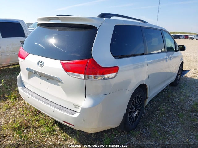 12663928 :رقم المزاد ، 5TDDK3DCXBS017776 vin ، 2011 Toyota Sienna Xle/limited مزاد بيع