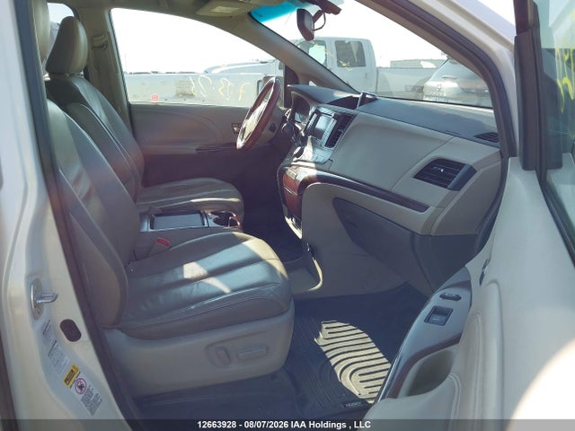 12663928 :رقم المزاد ، 5TDDK3DCXBS017776 vin ، 2011 Toyota Sienna Xle/limited مزاد بيع