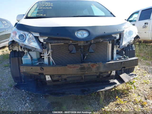 12663928 :رقم المزاد ، 5TDDK3DCXBS017776 vin ، 2011 Toyota Sienna Xle/limited مزاد بيع