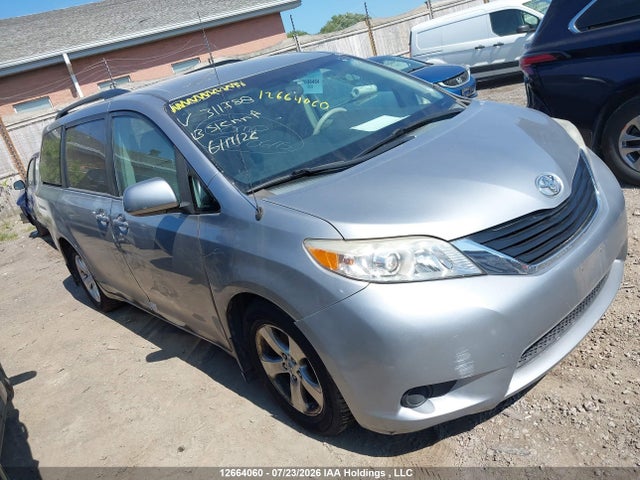 2013 Toyota Sienna მანქანა იყიდება აუქციონზე, vin: 5TDKK3DC5DS311788, აუქციონის ნომერი: 12664060