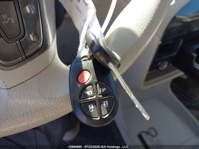 2013 Toyota Sienna მანქანა იყიდება აუქციონზე, vin: 5TDKK3DC5DS311788, აუქციონის ნომერი: 12664060