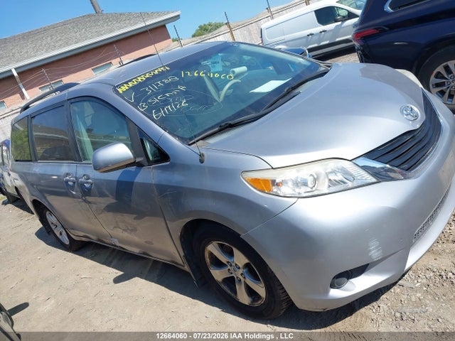 2013 Toyota Sienna მანქანა იყიდება აუქციონზე, vin: 5TDKK3DC5DS311788, აუქციონის ნომერი: 12664060