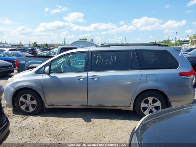 2013 Toyota Sienna მანქანა იყიდება აუქციონზე, vin: 5TDKK3DC5DS311788, აუქციონის ნომერი: 12664060