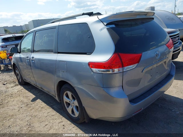 2013 Toyota Sienna მანქანა იყიდება აუქციონზე, vin: 5TDKK3DC5DS311788, აუქციონის ნომერი: 12664060