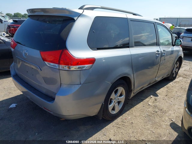 2013 Toyota Sienna მანქანა იყიდება აუქციონზე, vin: 5TDKK3DC5DS311788, აუქციონის ნომერი: 12664060