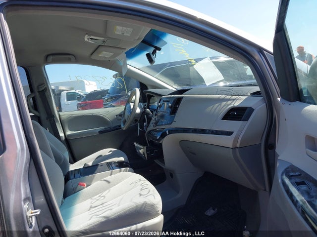 2013 Toyota Sienna მანქანა იყიდება აუქციონზე, vin: 5TDKK3DC5DS311788, აუქციონის ნომერი: 12664060