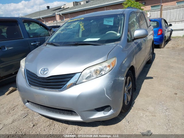 2013 Toyota Sienna მანქანა იყიდება აუქციონზე, vin: 5TDKK3DC5DS311788, აუქციონის ნომერი: 12664060
