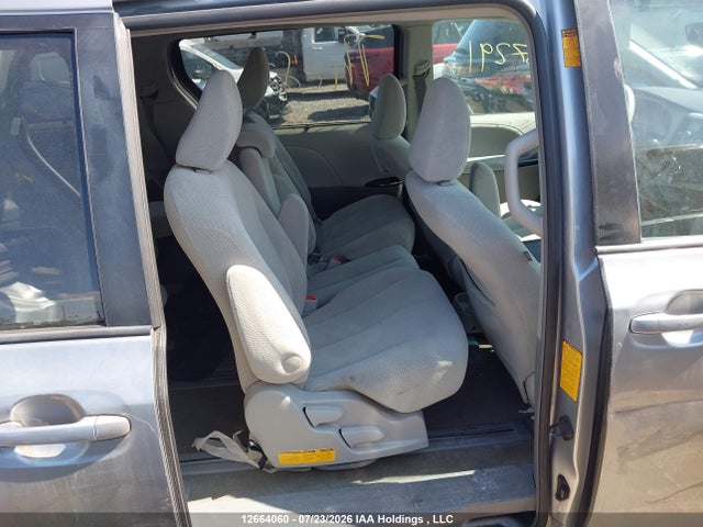 2013 Toyota Sienna მანქანა იყიდება აუქციონზე, vin: 5TDKK3DC5DS311788, აუქციონის ნომერი: 12664060
