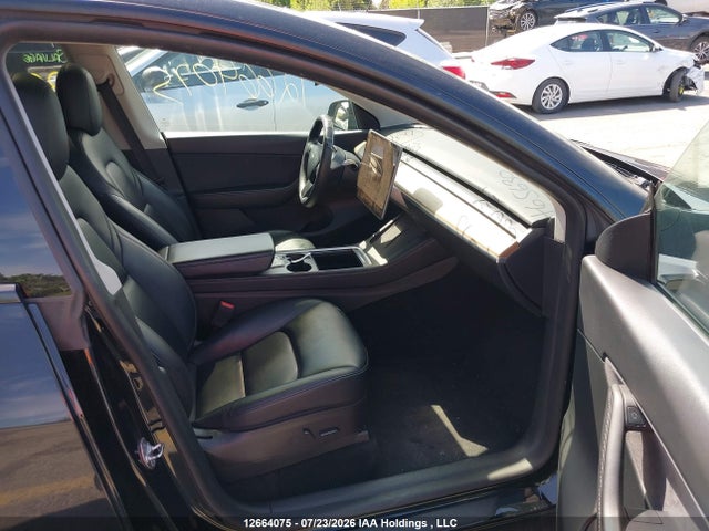 Auction sale of the 2022 Tesla Model Y, vin: 7SAYGDEE2NF465630, lot number: 12664075