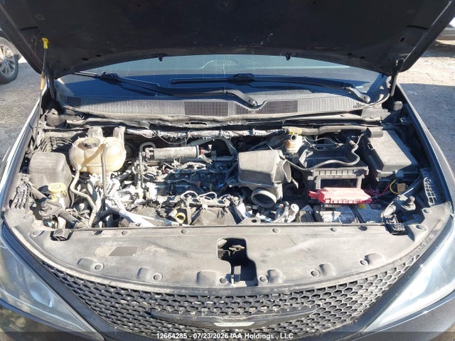 Chrysler Pacifica Limited 2019 2C4RC1GG0KR634473 Image 10
