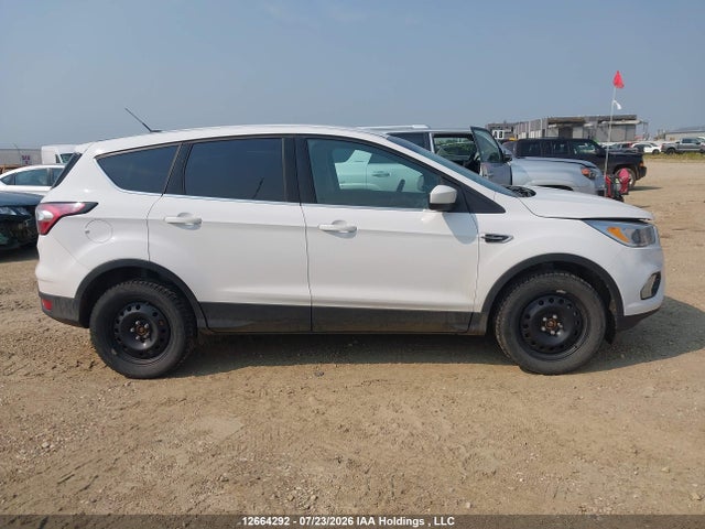 2017 Ford Escape Se მანქანა იყიდება აუქციონზე, vin: 1FMCU9GD2HUD70137, აუქციონის ნომერი: 12664292