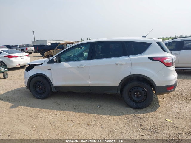 2017 Ford Escape Se მანქანა იყიდება აუქციონზე, vin: 1FMCU9GD2HUD70137, აუქციონის ნომერი: 12664292