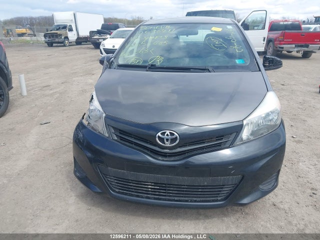 12596211 :رقم المزاد ، JTDKTUD35DD556685 vin ، 2013 Toyota Yaris Le مزاد بيع