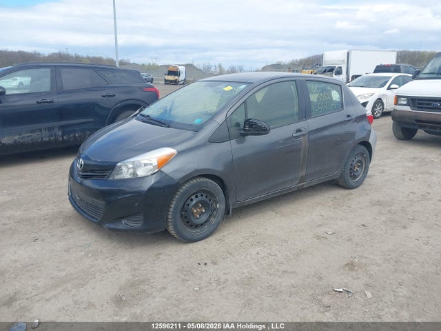 12596211 :رقم المزاد ، JTDKTUD35DD556685 vin ، 2013 Toyota Yaris Le مزاد بيع