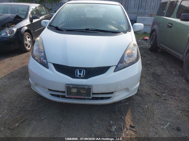 2013 Honda Fit Lx მანქანა იყიდება აუქციონზე, vin: LUCGE8H55D3002597, აუქციონის ნომერი: 12664500