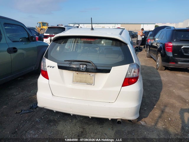 2013 Honda Fit Lx მანქანა იყიდება აუქციონზე, vin: LUCGE8H55D3002597, აუქციონის ნომერი: 12664500