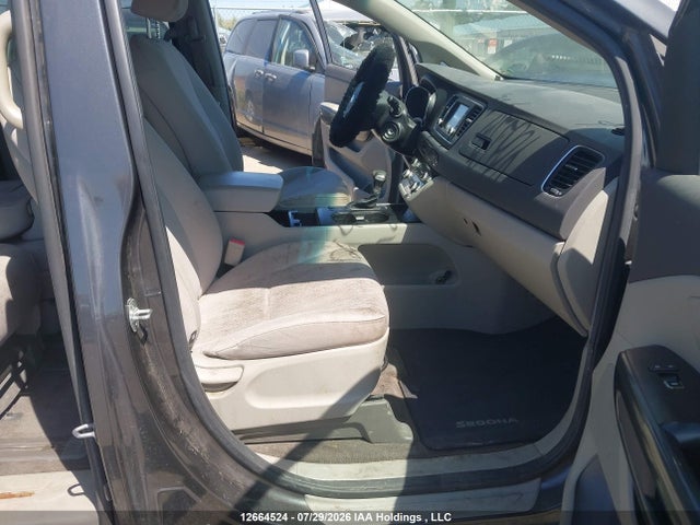 12664524 :رقم المزاد ، KNDMB5C19J6400554 vin ، 2018 Kia Sedona Lx مزاد بيع